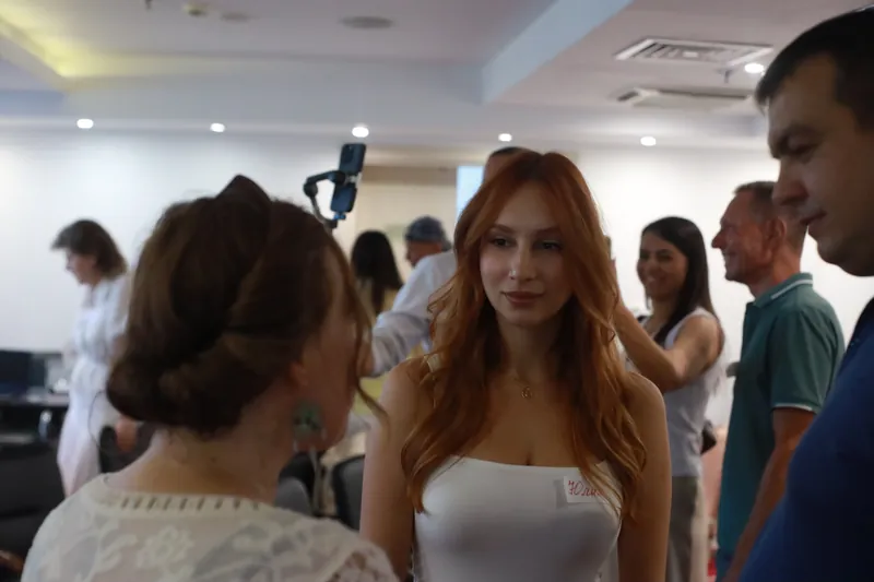 Участницы знакомятся
